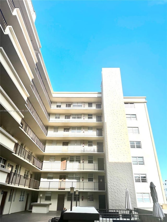 4 of 16 - 1811 Jefferson St 210, Hollywood, FL