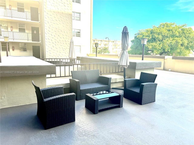 5 of 16 - 1811 Jefferson St 210, Hollywood, FL
