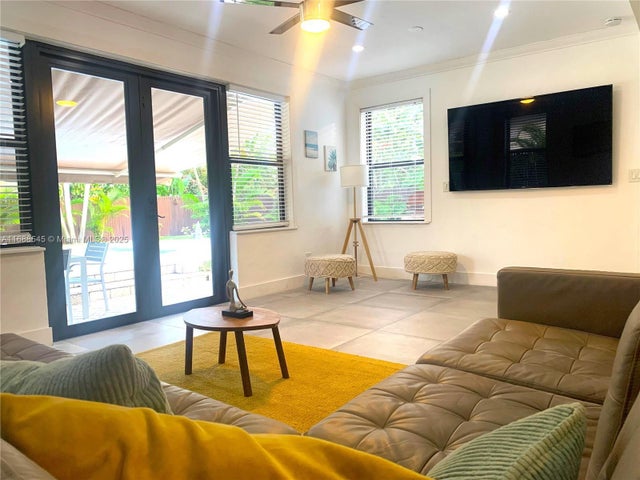 4 of 21 - 10825 Peachtree Dr, Miami, FL