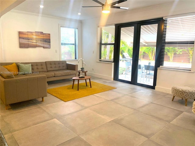 5 of 21 - 10825 Peachtree Dr, Miami, FL