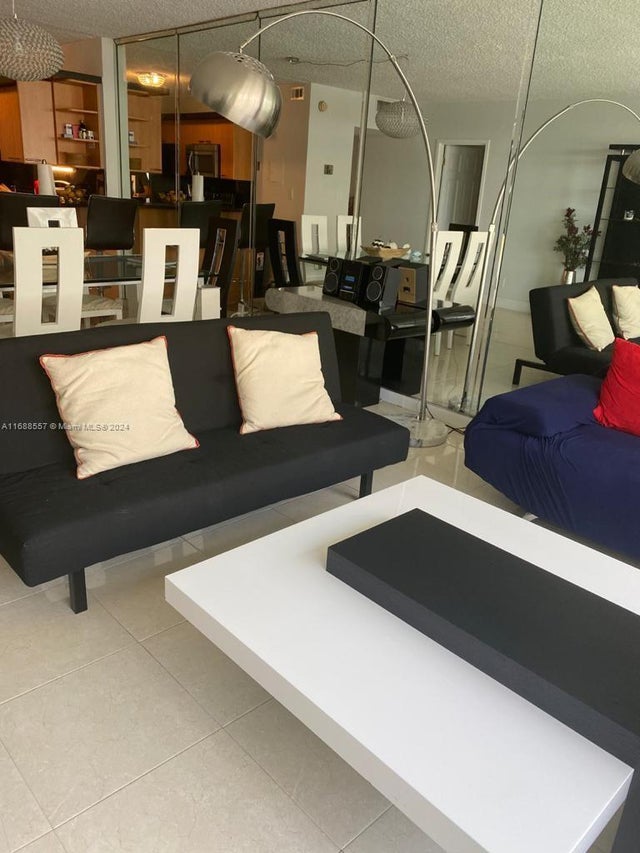 5 of 30 - 5401 Collins Ave 412, Miami Beach, FL