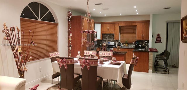 4 of 10 - 637 Nw 157th Ln, Pembroke Pines, FL