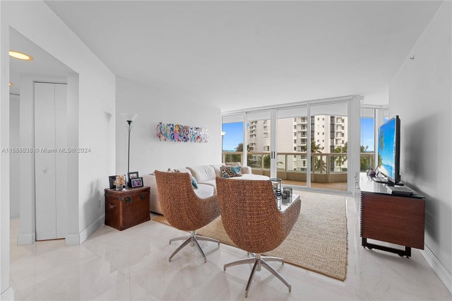 4 of 30 - 21055 Yacht Club Dr 802, Aventura, FL