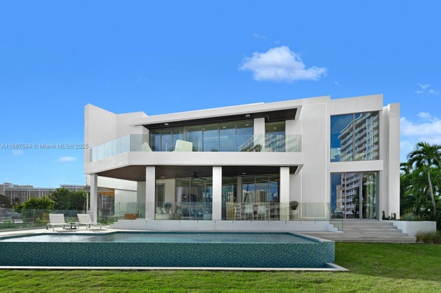 4 of 60 - 501 Palm Dr, Hallandale Beach, FL