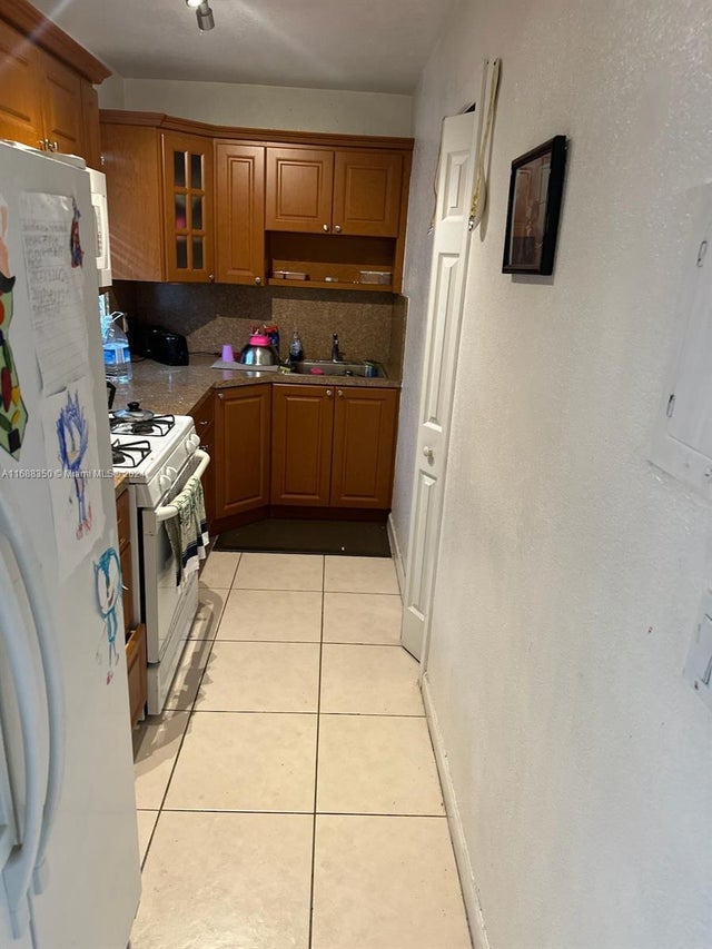 4 of 16 - 12890 Ne 8th Ave 202, North Miami, FL