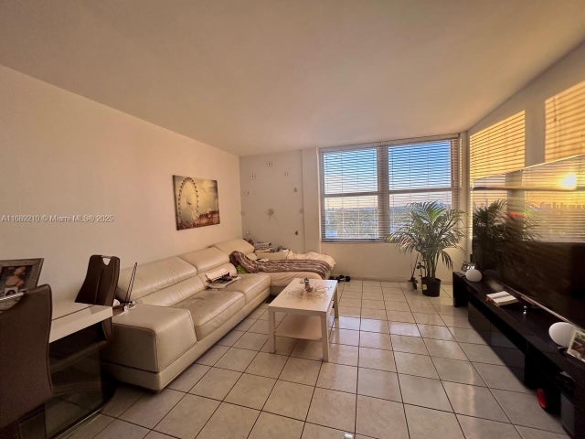 2 of 22 - 2899 Collins Ave 1448, Miami Beach, FL