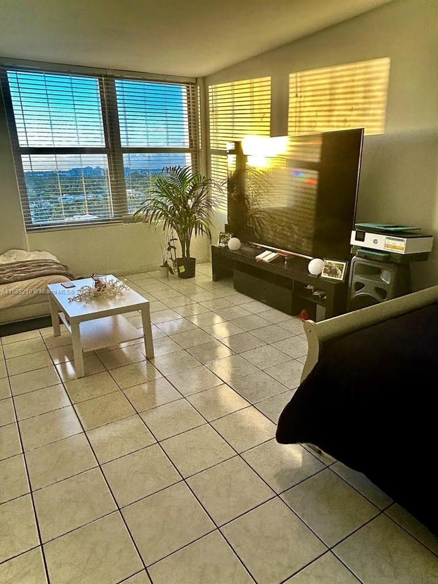 4 of 22 - 2899 Collins Ave 1448, Miami Beach, FL