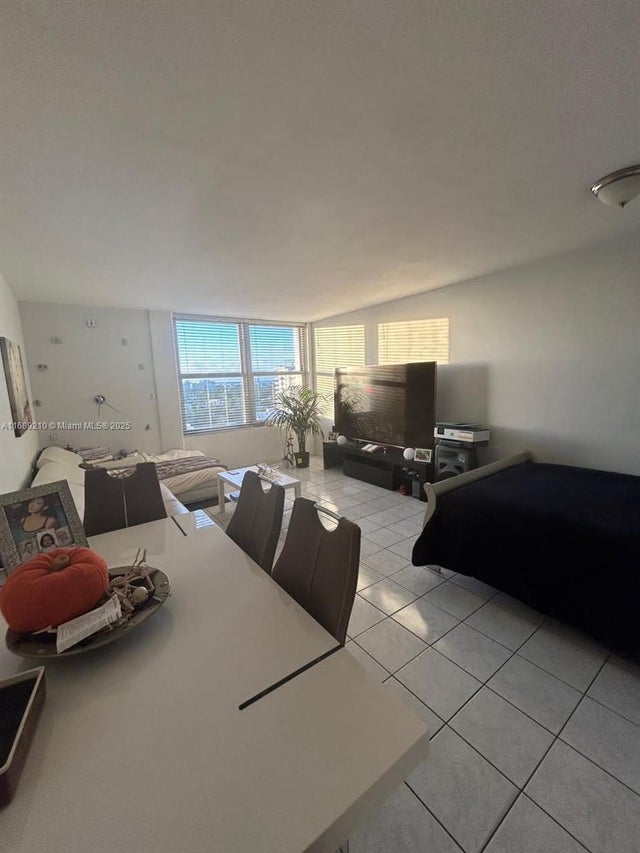 5 of 22 - 2899 Collins Ave 1448, Miami Beach, FL