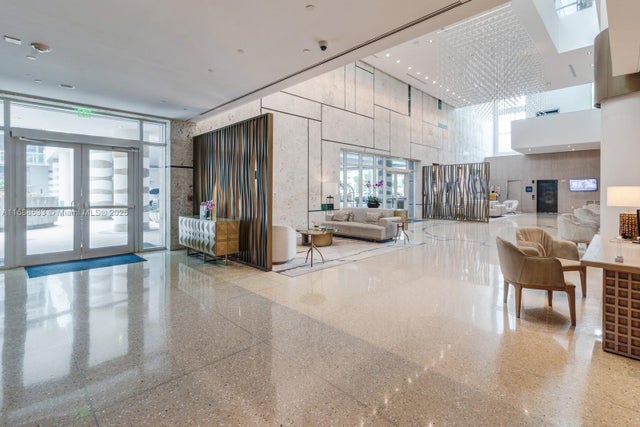 6801 Collins Ave 716 Door (deed 708), Miami Beach