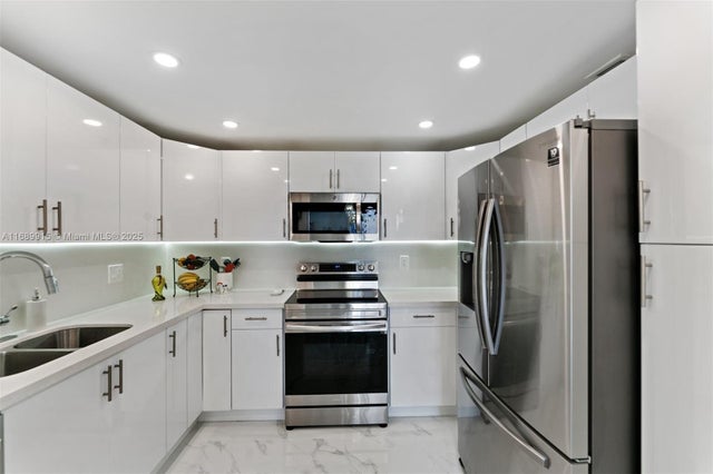 3 of 53 - 2500 Parkview Dr 2303, Hallandale Beach, FL