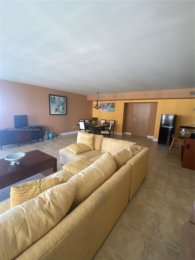 5 of 12 - 1850 S Ocean Dr 810, Hallandale Beach, FL