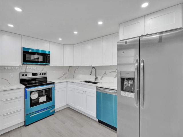 1 of 41 - 3700 Oaks Clubhouse Dr 203, Pompano Beach, FL