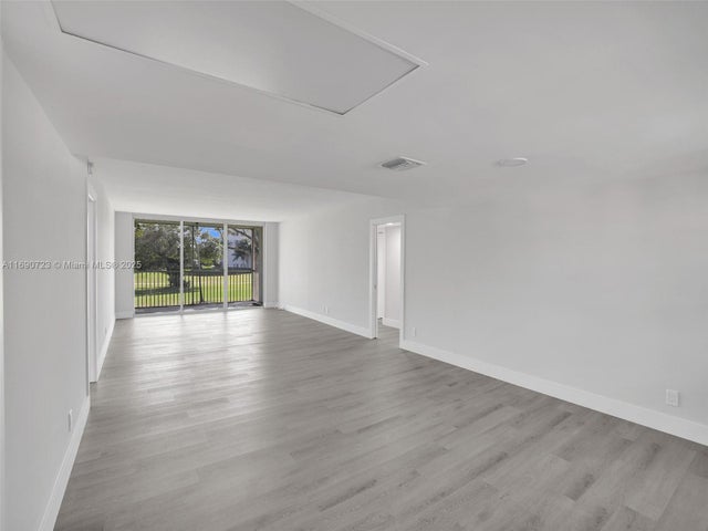 3 of 41 - 3700 Oaks Clubhouse Dr 203, Pompano Beach, FL