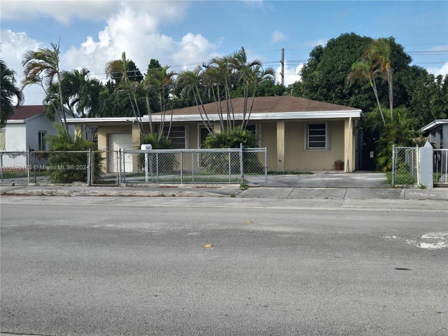 2 of 33 - 961 E 32nd St, Hialeah, FL