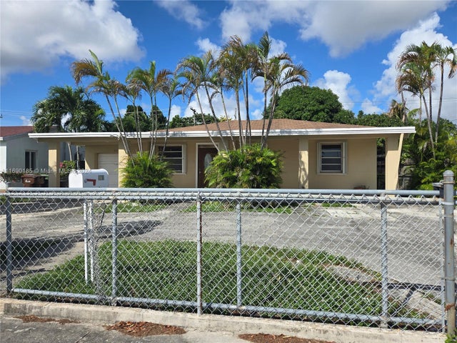 3 of 33 - 961 E 32nd St, Hialeah, FL