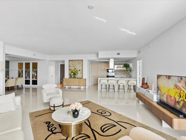 4 of 46 - 17111 Biscayne Blvd 1104, North Miami Beach, FL