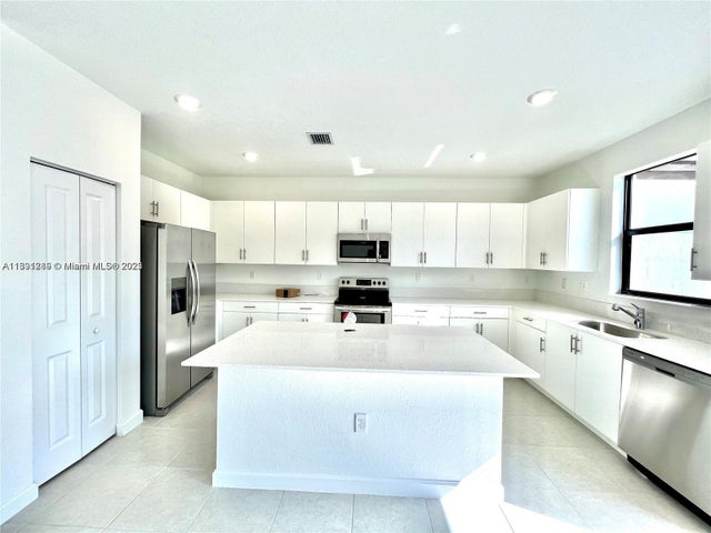 4 of 40 - 12948 Sw 229th St, Miami, FL