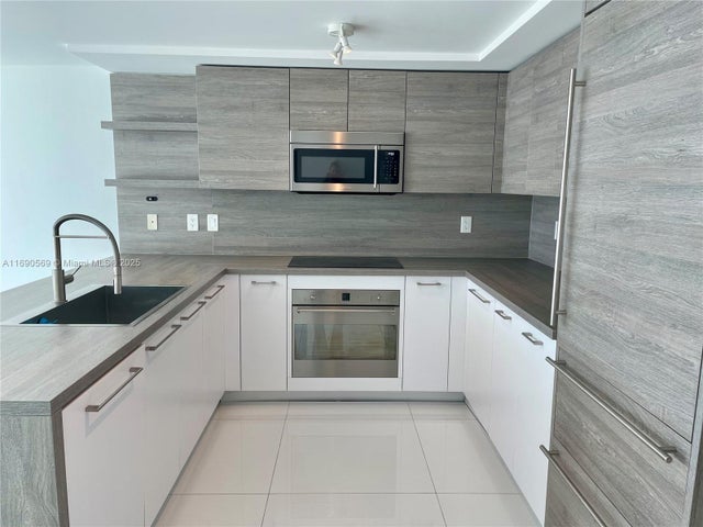 4 of 20 - 400 Sunny Isles Blvd 1002, Sunny Isles Beach, FL