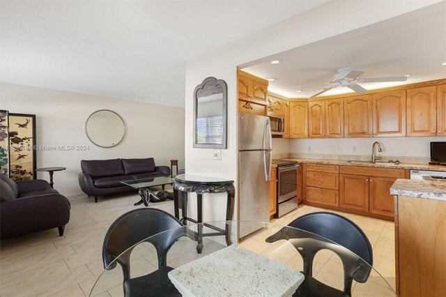 5 of 19 - 1042 Lincoln C 1042, Boca Raton, FL
