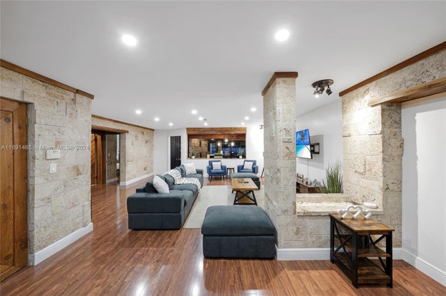 4 of 74 - 5000 Grant St, Hollywood, FL