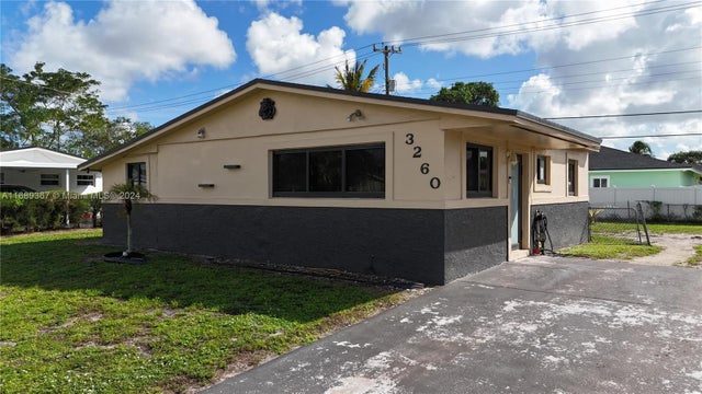 2 of 24 - 3260 Nw 209th Ter, Miami Gardens, FL