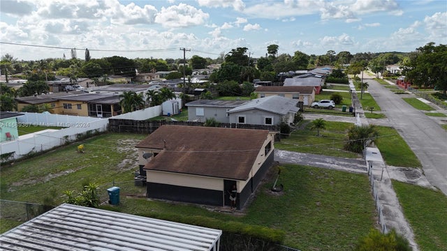 4 of 24 - 3260 Nw 209th Ter, Miami Gardens, FL