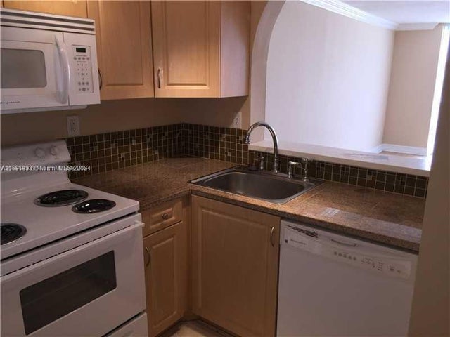 2 of 11 - 488 Nw 165th St Rd B-411, Miami, FL
