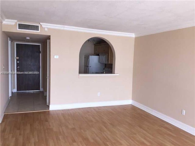 3 of 11 - 488 Nw 165th St Rd B-411, Miami, FL