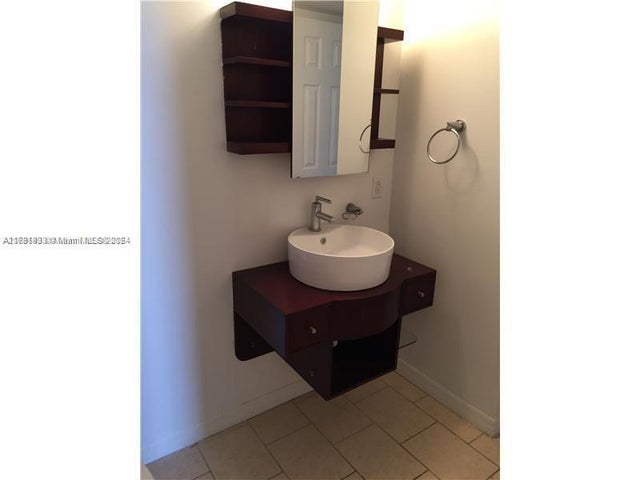 5 of 11 - 488 Nw 165th St Rd B-411, Miami, FL