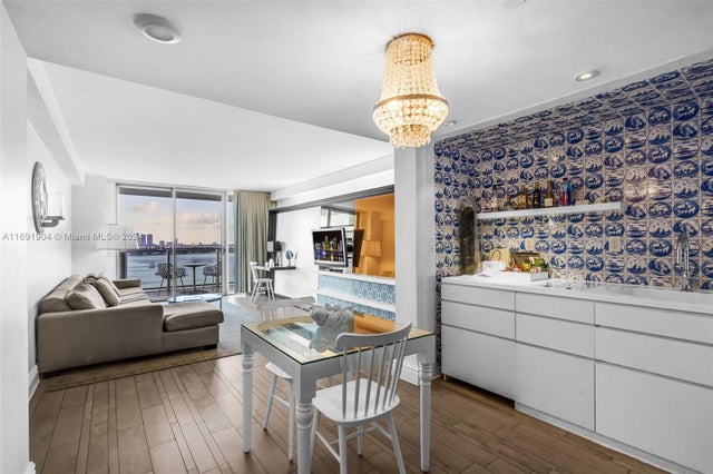 5 of 32 - 1100 West Ave 1420, Miami Beach, FL