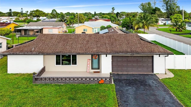 8104 Nw 93rd Ter, Tamarac