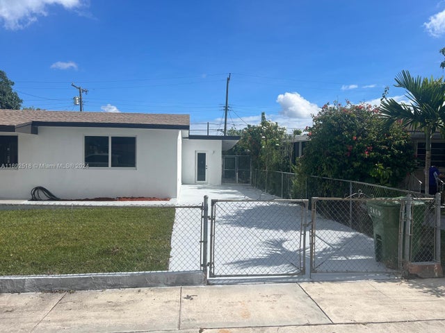 3 of 18 - 4787 E 8th Ct, Hialeah, FL