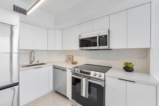 4 of 65 - 6301 Collins Ave 1508, Miami Beach, FL