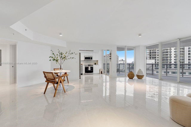4 of 33 - 6301 Collins Ave 1508, Miami Beach, FL