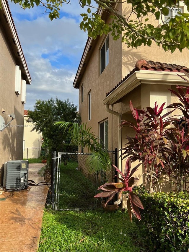 2 of 12 - 20503 Nw 11th Ave, Miami Gardens, FL