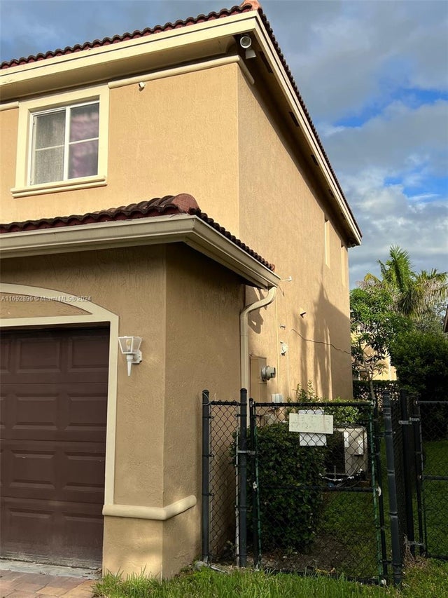 3 of 12 - 20503 Nw 11th Ave, Miami Gardens, FL