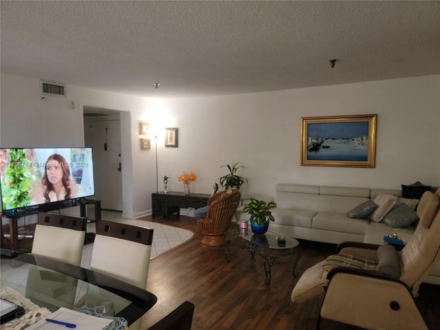4 of 29 - 671 Ne 195 St 122-e, Miami, FL