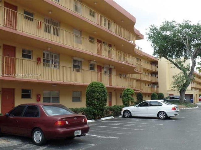 2 of 15 - 447 Ne 195th St 117, Miami, FL