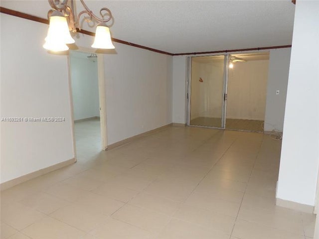 4 of 15 - 447 Ne 195th St 117, Miami, FL