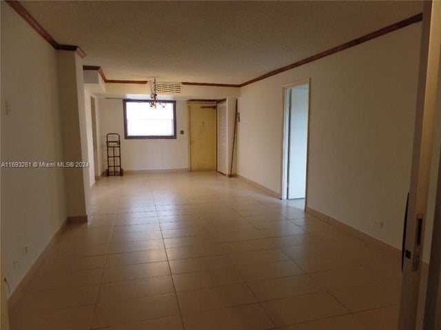 5 of 15 - 447 Ne 195th St 117, Miami, FL