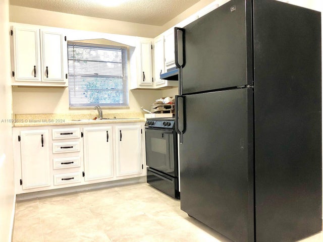 5 of 16 - 1746 N 3rd Ave N 3, Lake Worth, FL