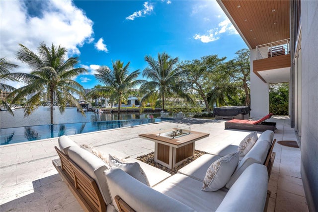 3 of 45 - 400 Tamarind Dr, Hallandale Beach, FL