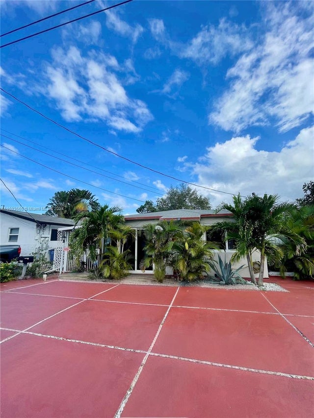 1 of 15 - 623 Sw 6th Ter #1-2, Hallandale Beach, FL