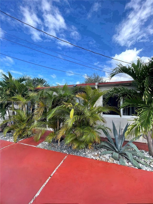 2 of 15 - 623 Sw 6th Ter #1-2, Hallandale Beach, FL