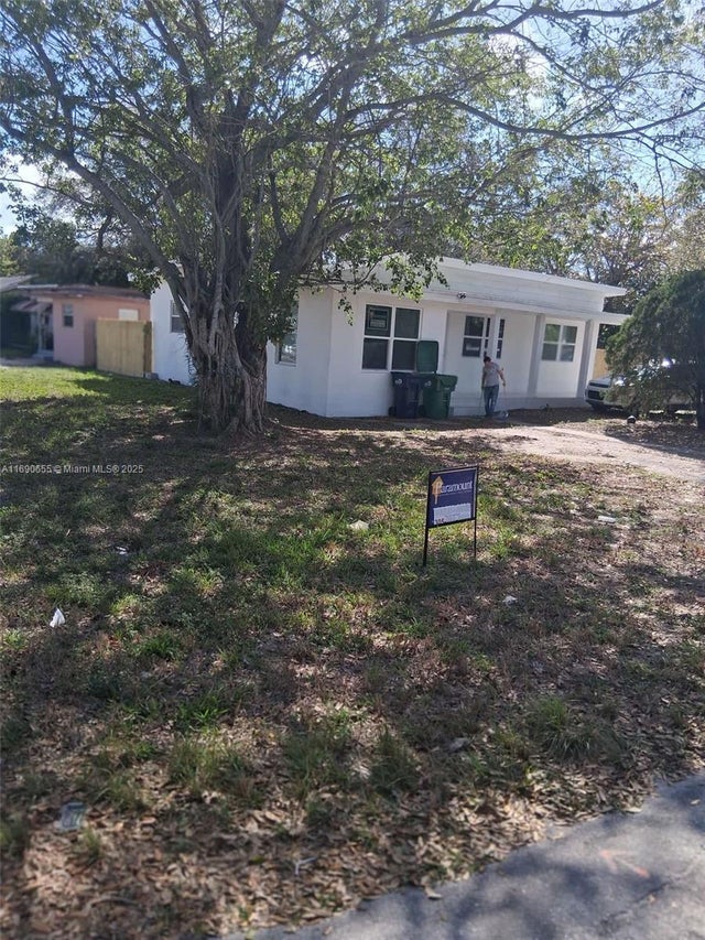 2 of 20 - 400 Ne 161st St, Miami, FL