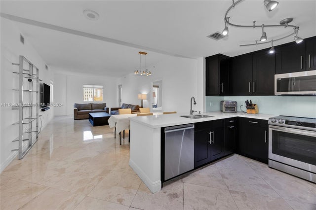 2 of 32 - 10 Aragon Ave 810, Coral Gables, FL