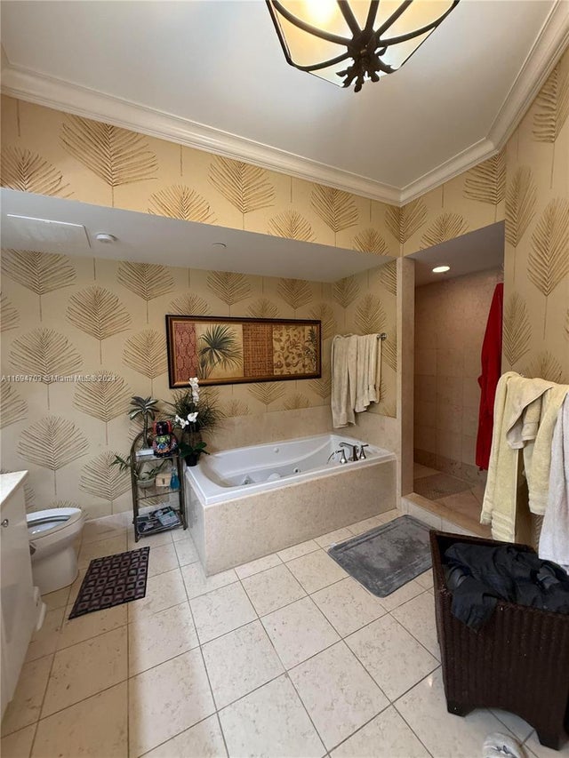3 of 27 - 20000 E Country Club Dr 803, Aventura, FL