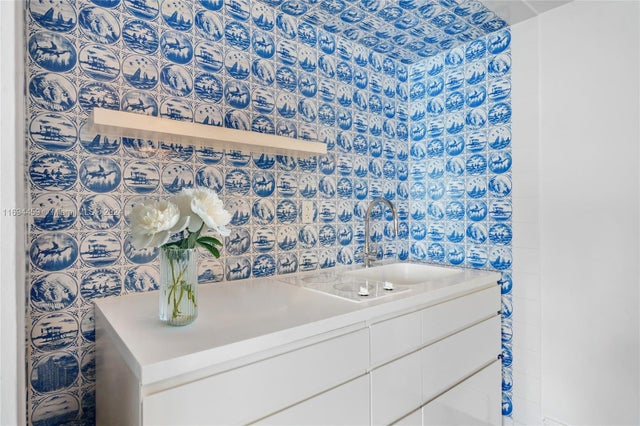 3 of 42 - 1100 West Ave 918, Miami Beach, FL