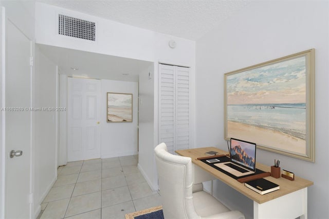 4 of 29 - 926 Michigan Ave 1, Miami Beach, FL
