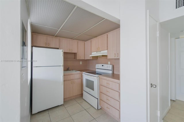 5 of 29 - 926 Michigan Ave 1, Miami Beach, FL